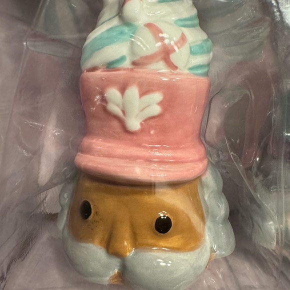 Peppermint and Pine Pastel Salt and Pepper shakers - Picture 2 of 3